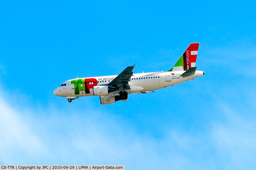 CS-TTR, 2002 Airbus A319-112 C/N 1756, Lowering Gear to approach Funchal Int.
