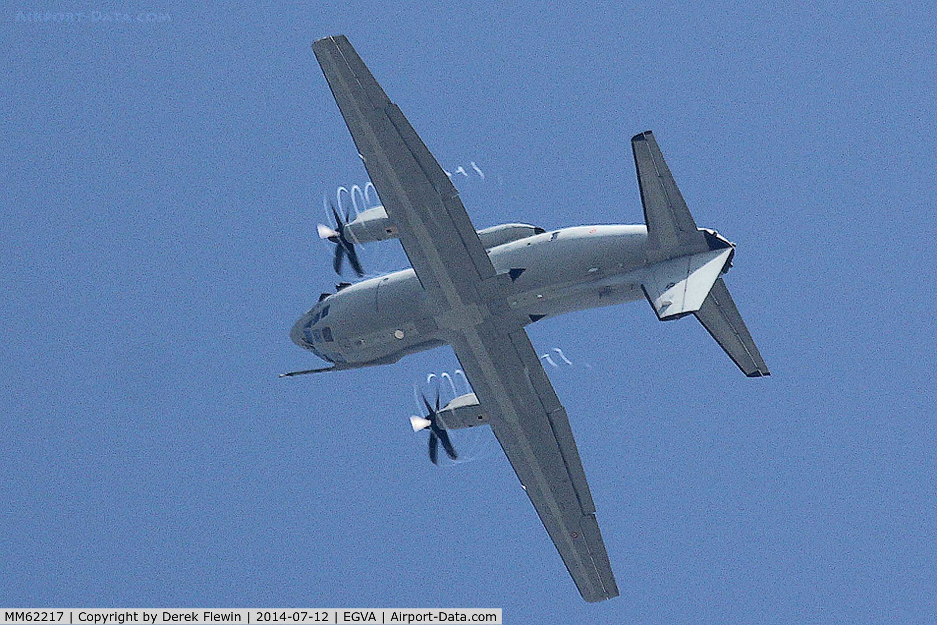 MM62217, 2007 Alenia C-27J Spartan C/N 4116, RIAT 2014, C-27J Spartan, 311° Gruppo/RSV Italian Air Force, top of a loop, only heavy lift aircraft in service to be able to carry out this manoeuvre.