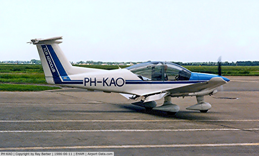 PH-KAO, Robin R-3000-140 C/N 112, Robin R.3000/140 [112] Amsterdam-Schiphol~PH 11/06/1986. From a slide.
