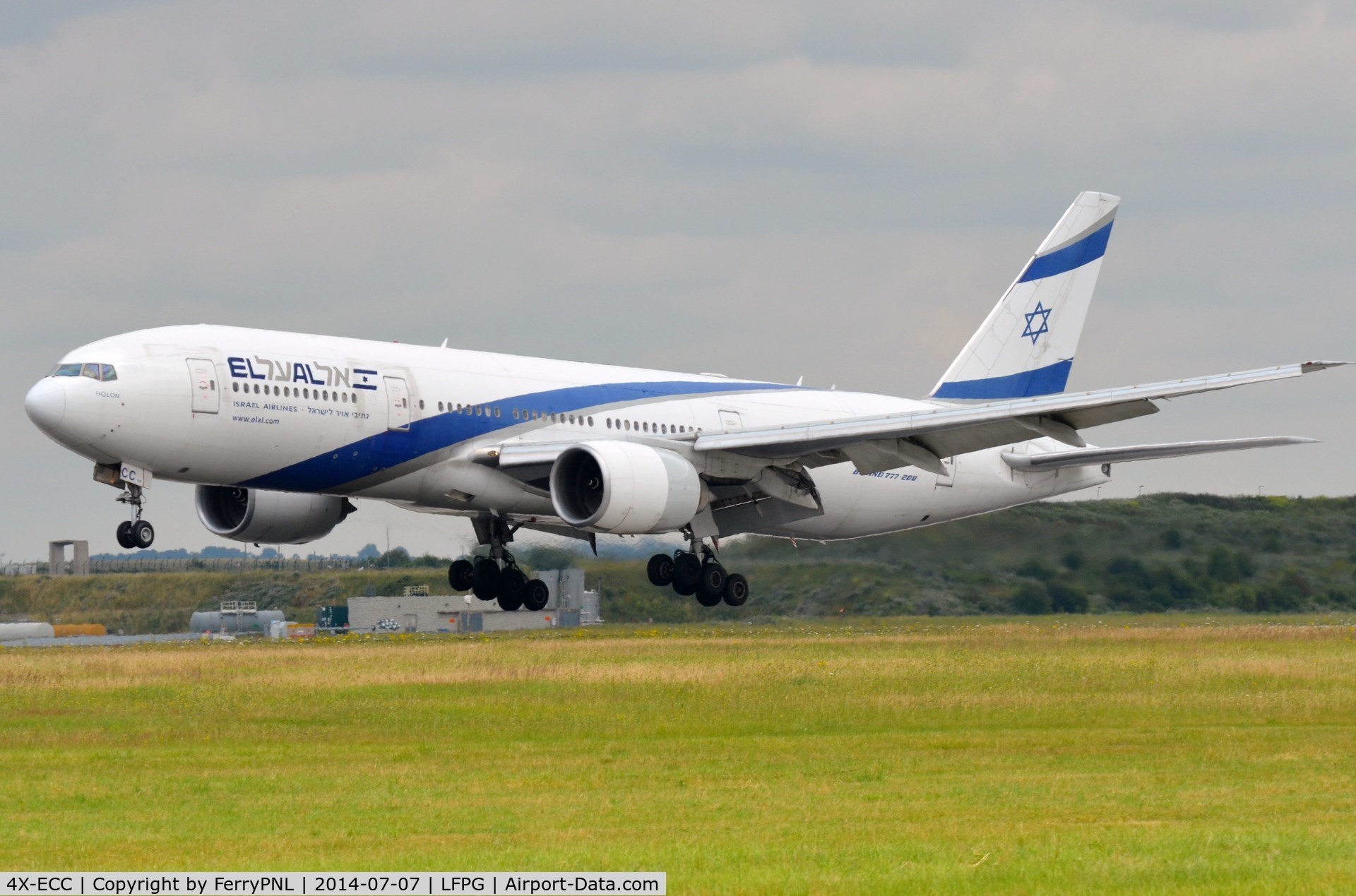 4X-ECC, 2001 Boeing 777-258/ER C/N 30833, ELAL B772 landing in CDG