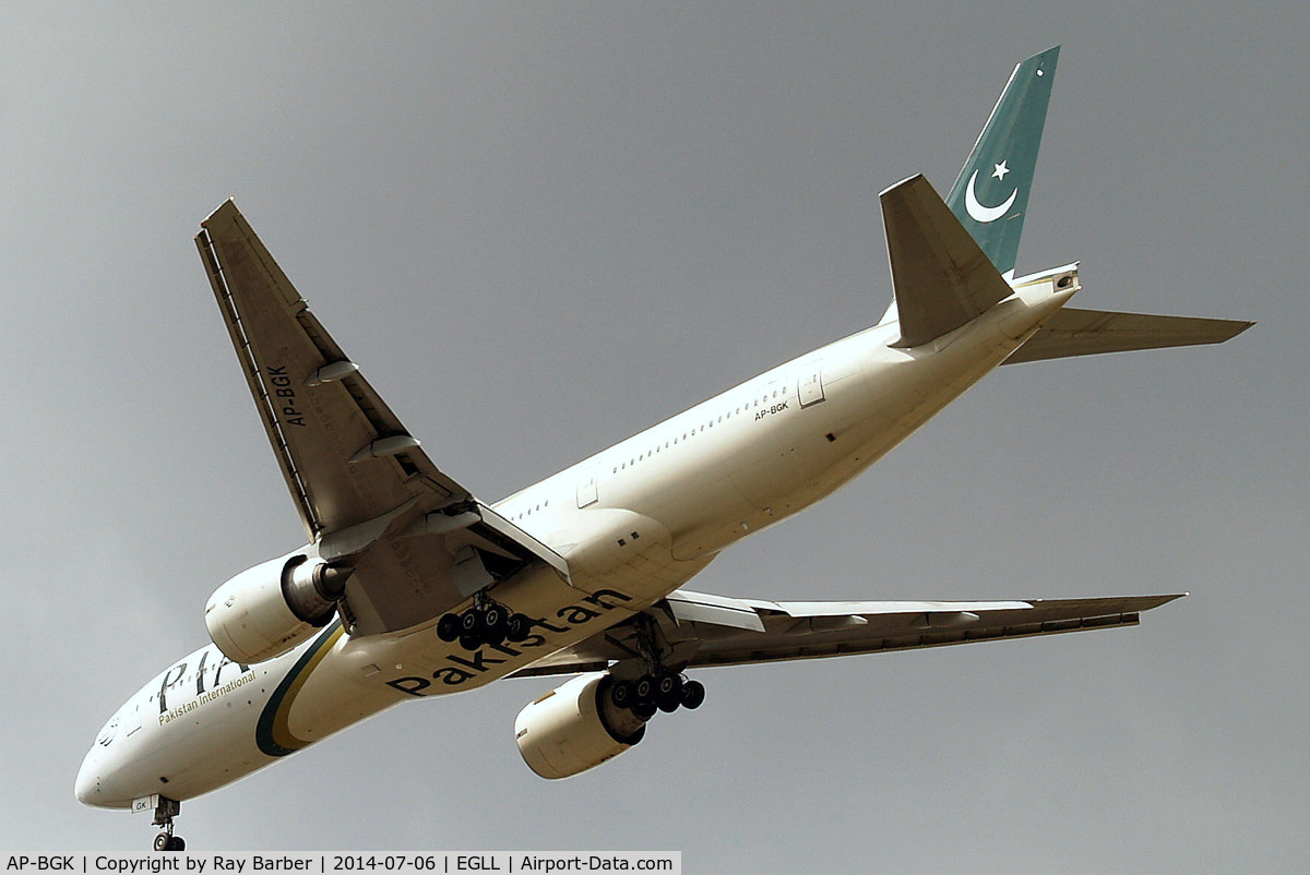 AP-BGK, 2004 Boeing 777-240/ER C/N 33776, Boeing 777-240ER [33776] (Pakistan International Airlines) Home~G 06/07/2014. On approach 27R.