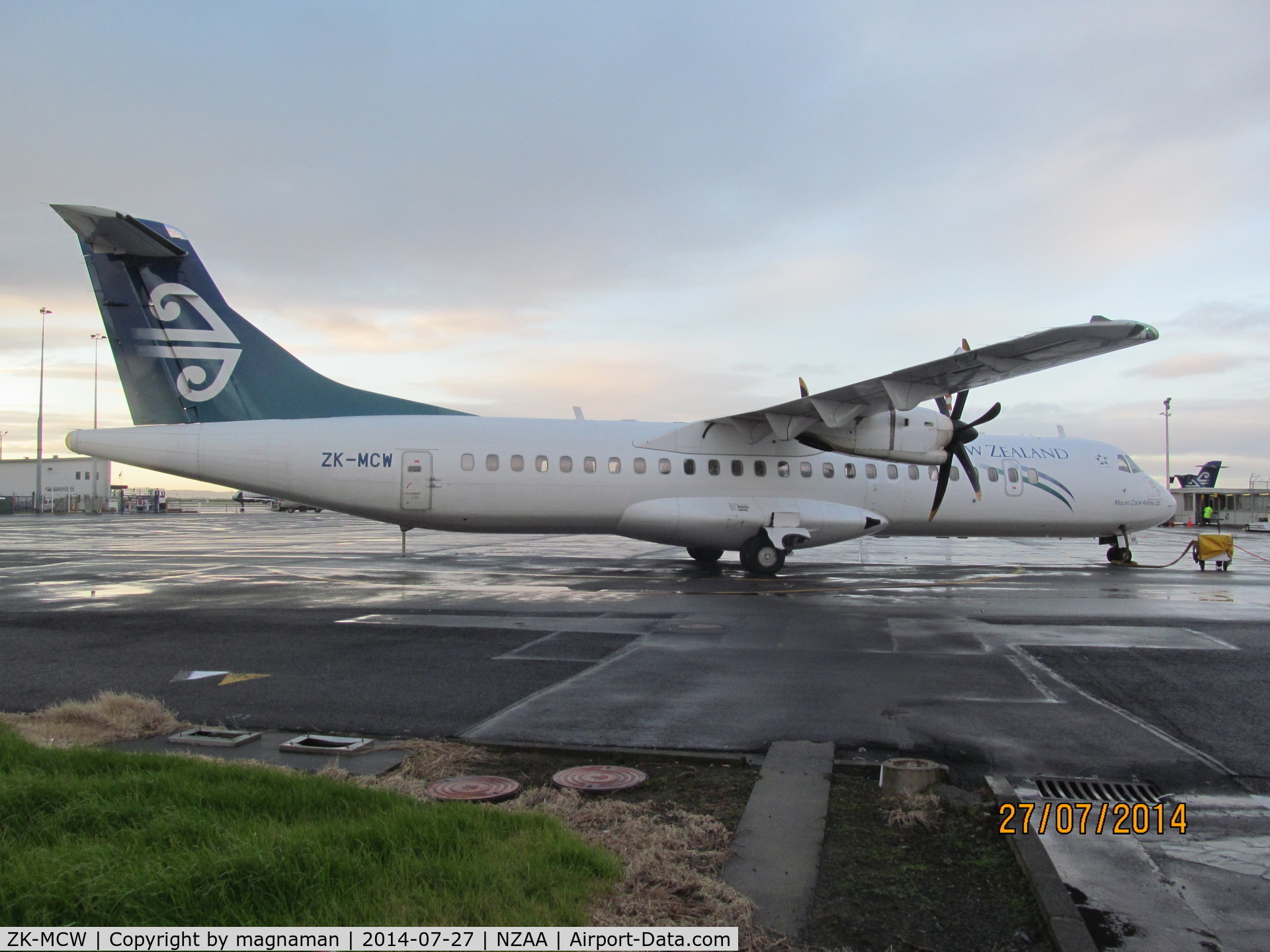 ZK-MCW, 2000 ATR 72-212A C/N 646, Still in old c/s - not long to wait