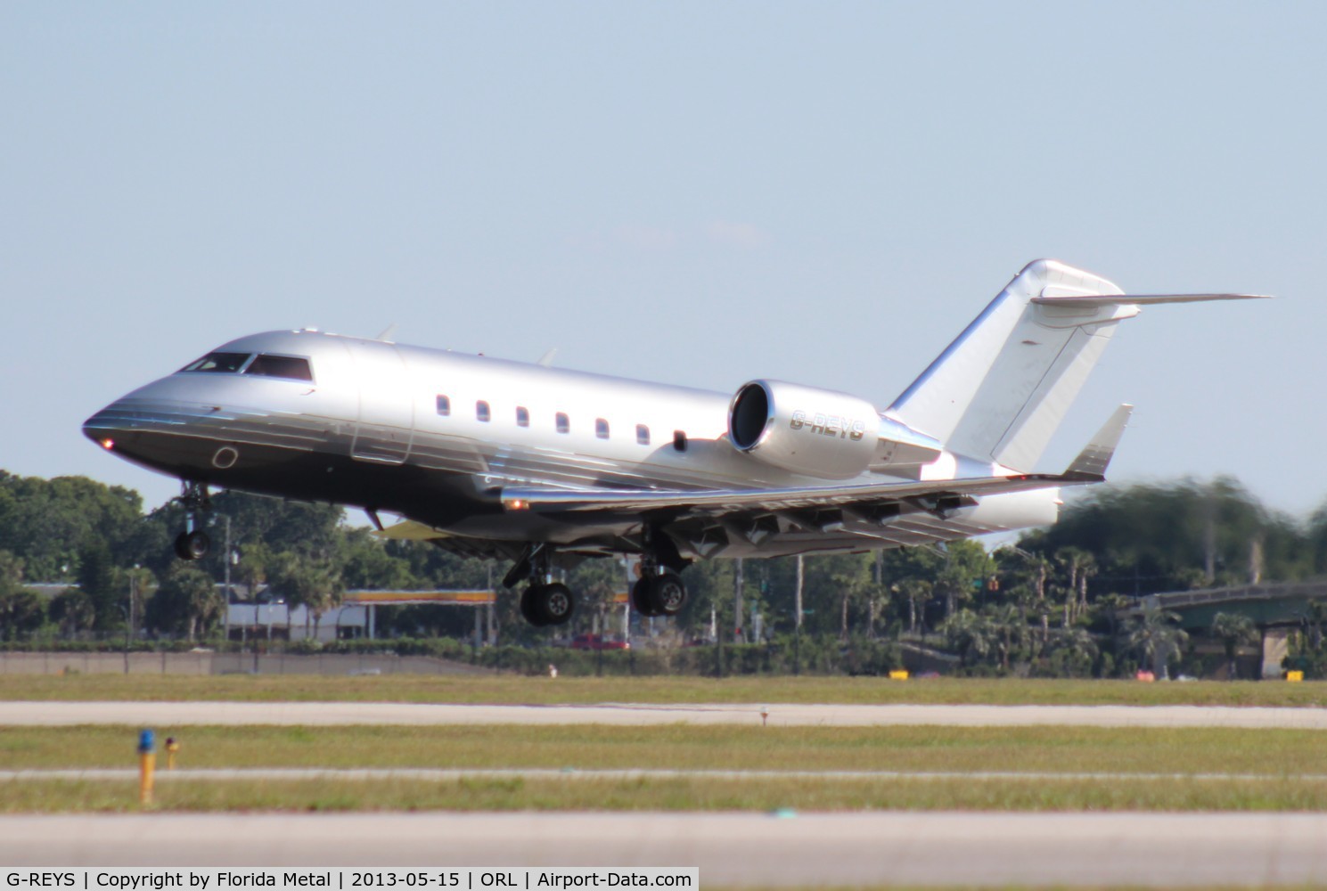 G-REYS, 2000 Bombardier Challenger 604 (CL-600-2B16) C/N 5467, Challenger 604