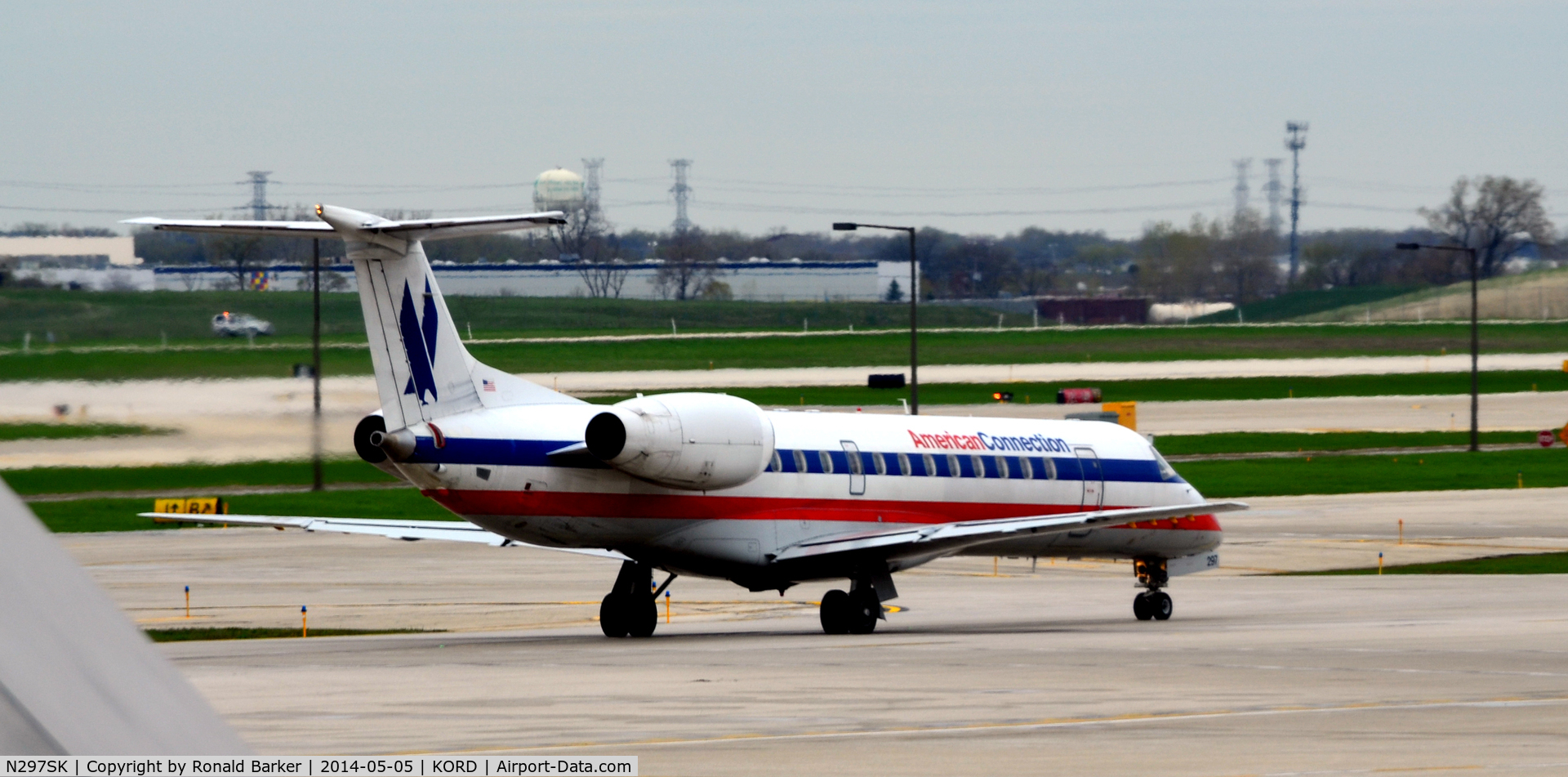 N297SK, 2001 Embraer ERJ-140LR (EMB-135KL) C/N 145522, Taxi O'Hare