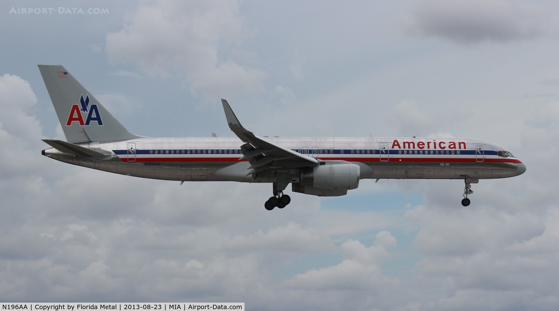 N196AA, 2001 Boeing 757-223 C/N 32390, American 757-200