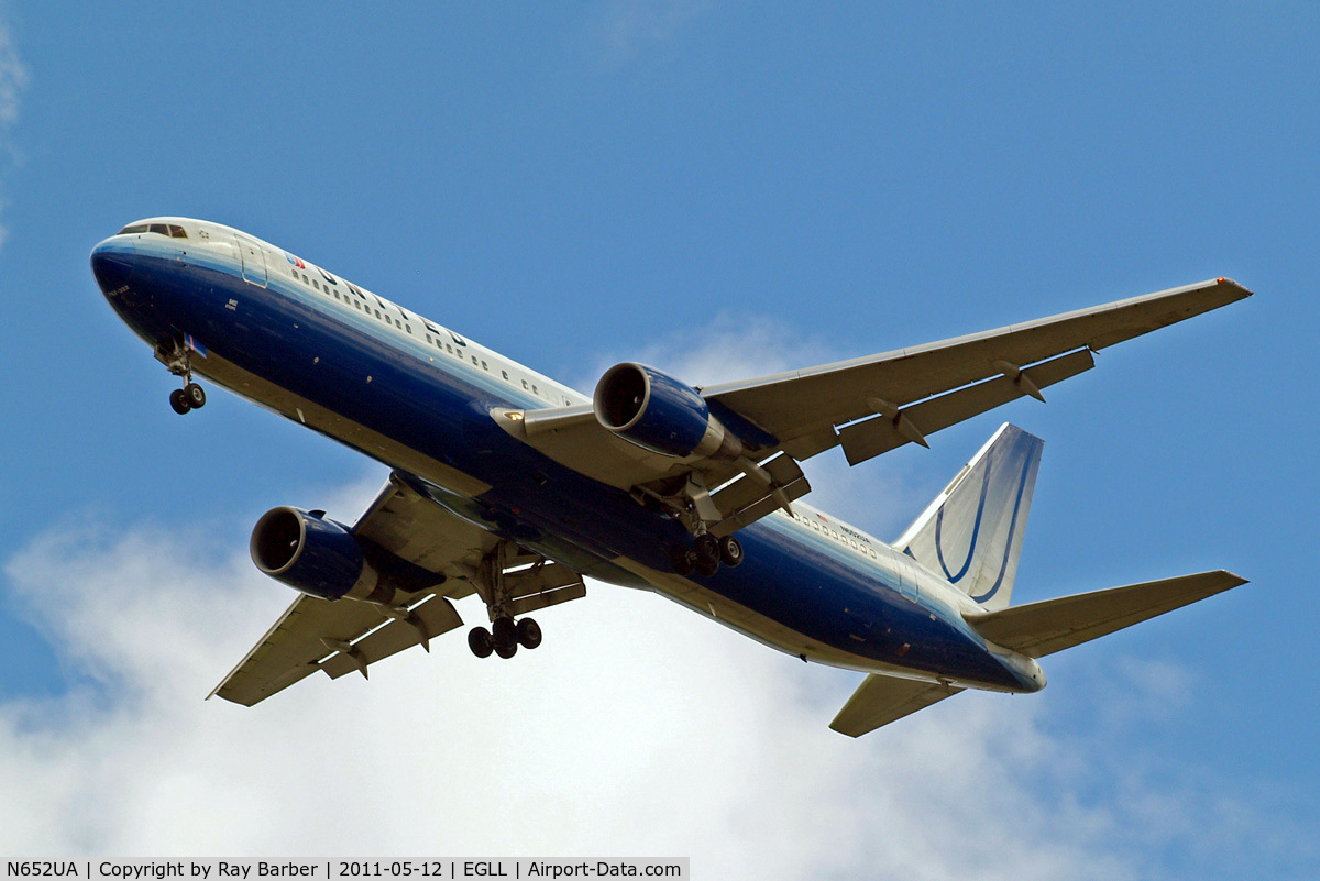 N652UA, 1992 Boeing 767-322 C/N 25390, Boeing 767-322ER [25390] (United Airlines) Home~G 12/05/2011. On approach 27R.