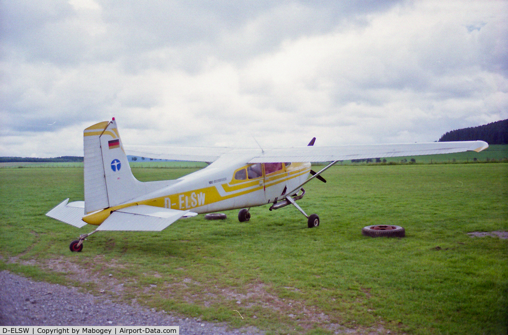D-ELSW, 1978 Cessna 180K Skywagon Skywagon C/N 18052975, A Cessna 180K used for paradropping in Germany. (sorry, old picturescanned from negative. Can't remember wich airfield.)
