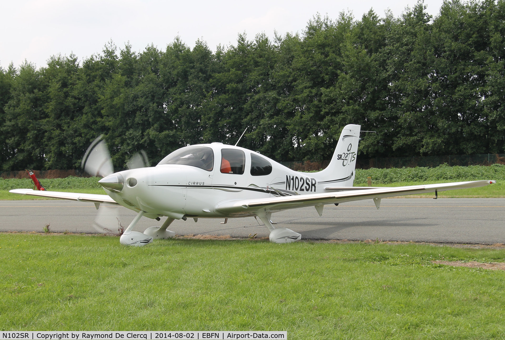 N102SR, 2006 Cirrus SR22 C/N 1864, Koksijde Fly-in  2-8-2014
