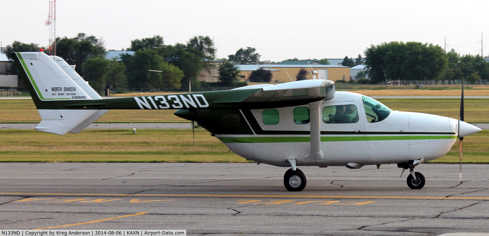 N133ND, 1975 Cessna 337G Super Skymaster C/N 33701669, Cessna 337G Skymaster taxiing for departure.