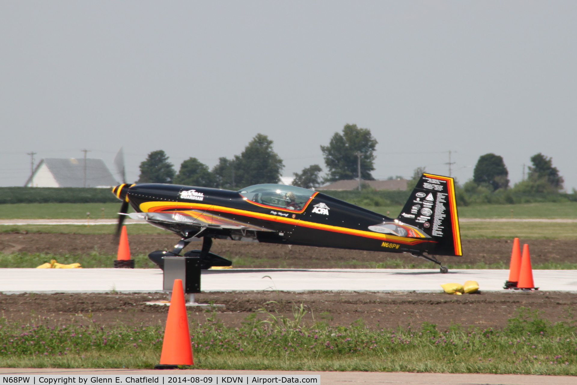 N68PW, Extra EA-300S C/N 030, At the Quad Cities Air Show