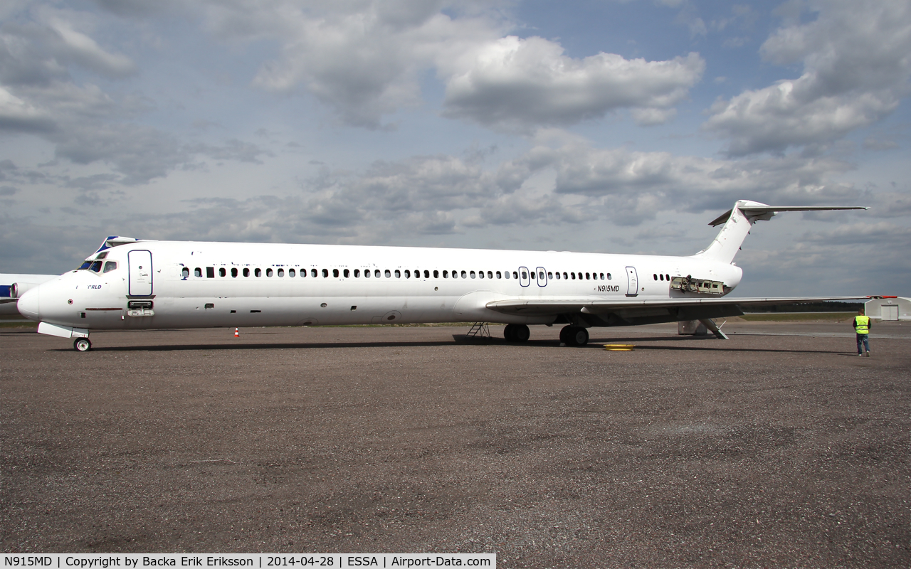 N915MD, 1990 McDonnell Douglas MD-82 (DC-9-82) C/N 49519, Stored on ramp K.