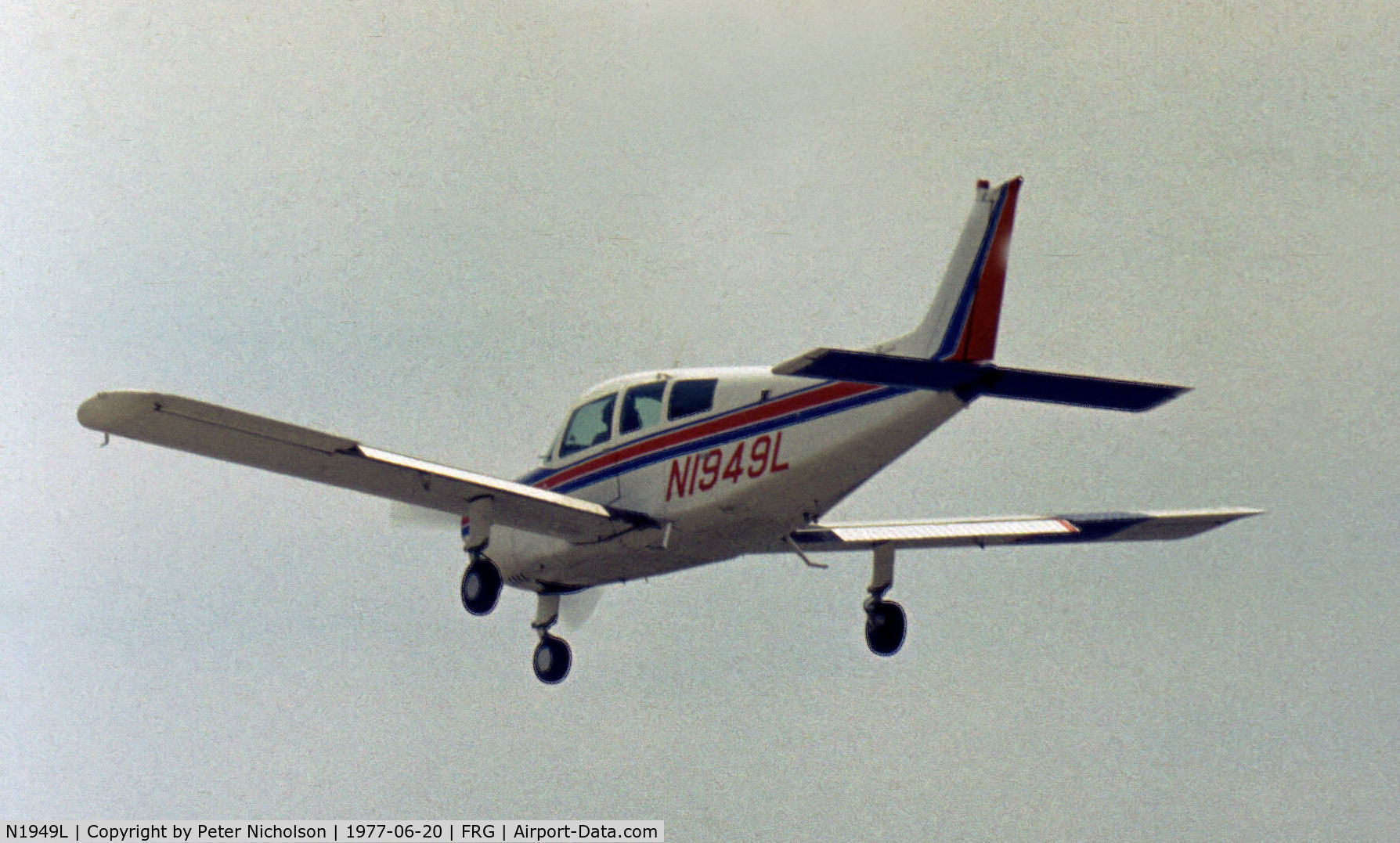 N1949L, 1976 Beech C23 Sundowner 180 C/N M-1825, Beech Sundowner on approach to Republic Airfield at Farmingdale, Long Island in the Summer of 1977.