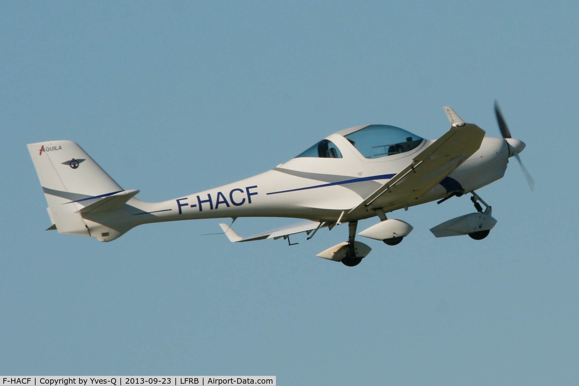 F-HACF, Aquila A210 (AT01) C/N AT01-125, Aquila A210 (AT01), Take off rwy 07R, Brest-Bretagne Airport (LFRB-BES)
