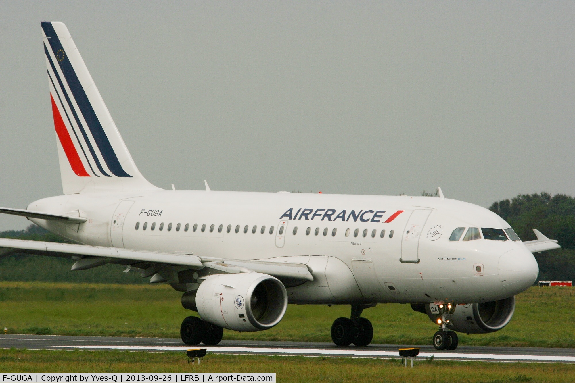 F-GUGA, 2002 Airbus A318-111 C/N 2035, Airbus A318-111, Taxiing to holding point rwy 25L, Brest-Bretagne Airport (LFRB-BES)