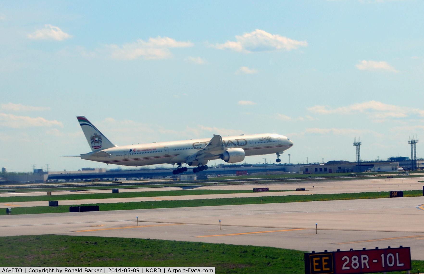 A6-ETO, 2013 Boeing 777-3FX/ER C/N 39690, Landing O'Hare