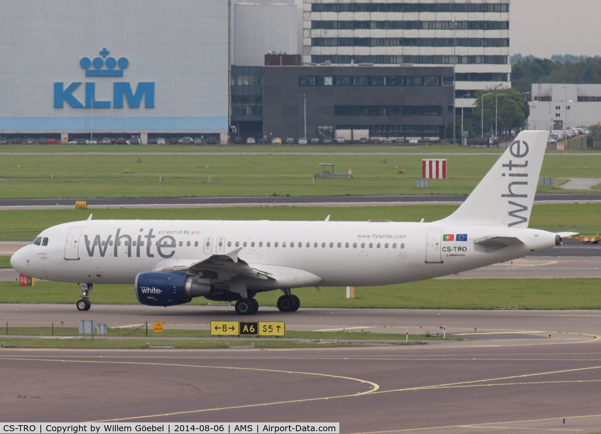 CS-TRO, 1995 Airbus A320-214 C/N 548, Taxi to the runway of Schiphol Airport