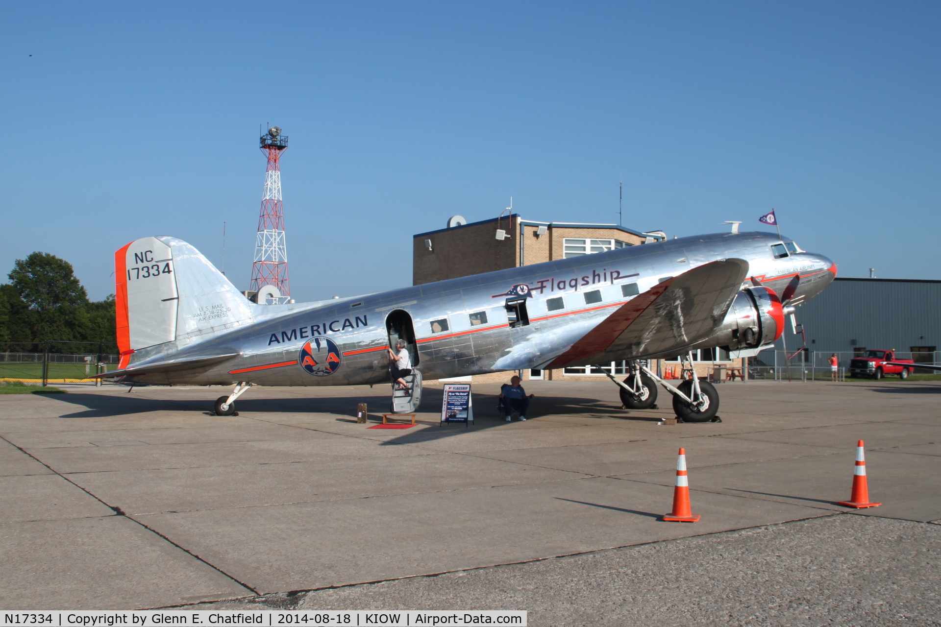 N17334, 1937 Douglas DC-3-178 C/N 1920, Visiting for a few days