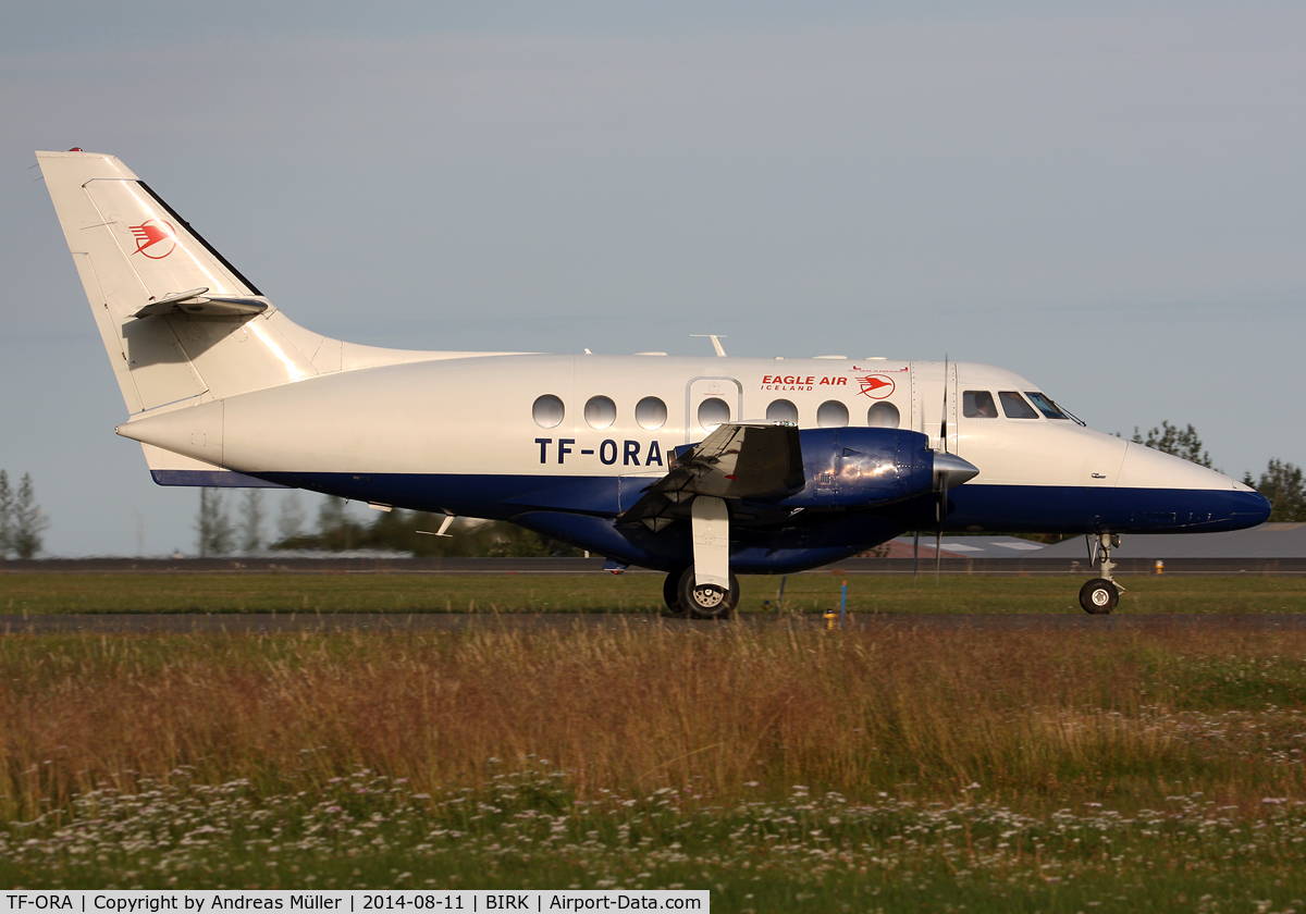 TF-ORA, British Aerospace BAe-3201 Jetstream 32 C/N 925, On the way to Rwy. 19.