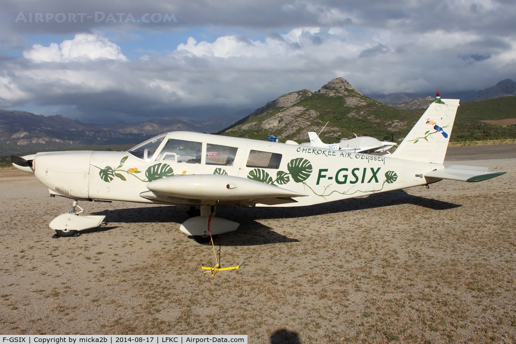 F-GSIX, Piper PA-32-260 Cherokee Six Cherokee Six C/N 32-59, Parked