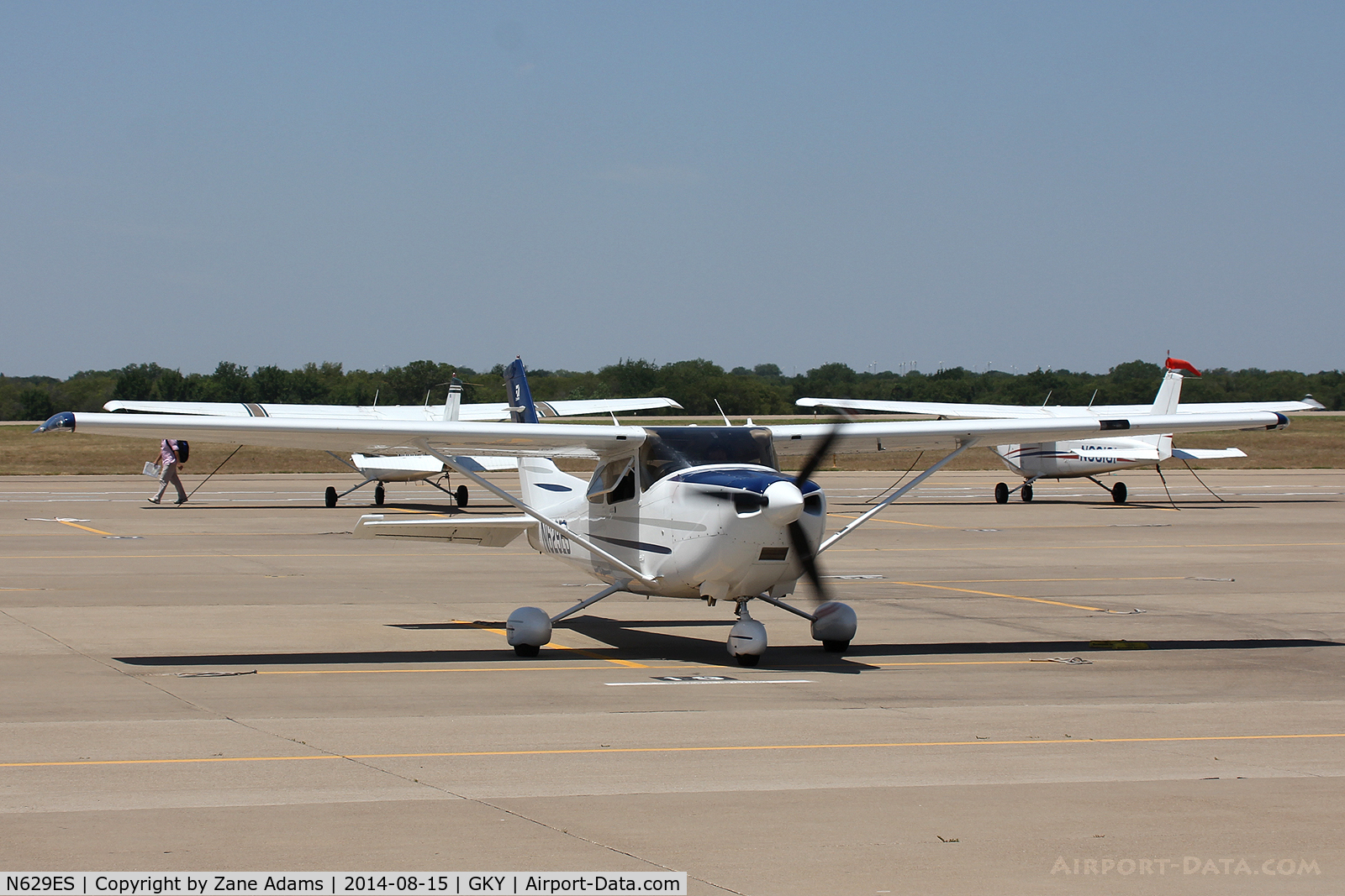 N629ES, 2002 Cessna 182T Skylane C/N 18281163, At Arlington Municipal
