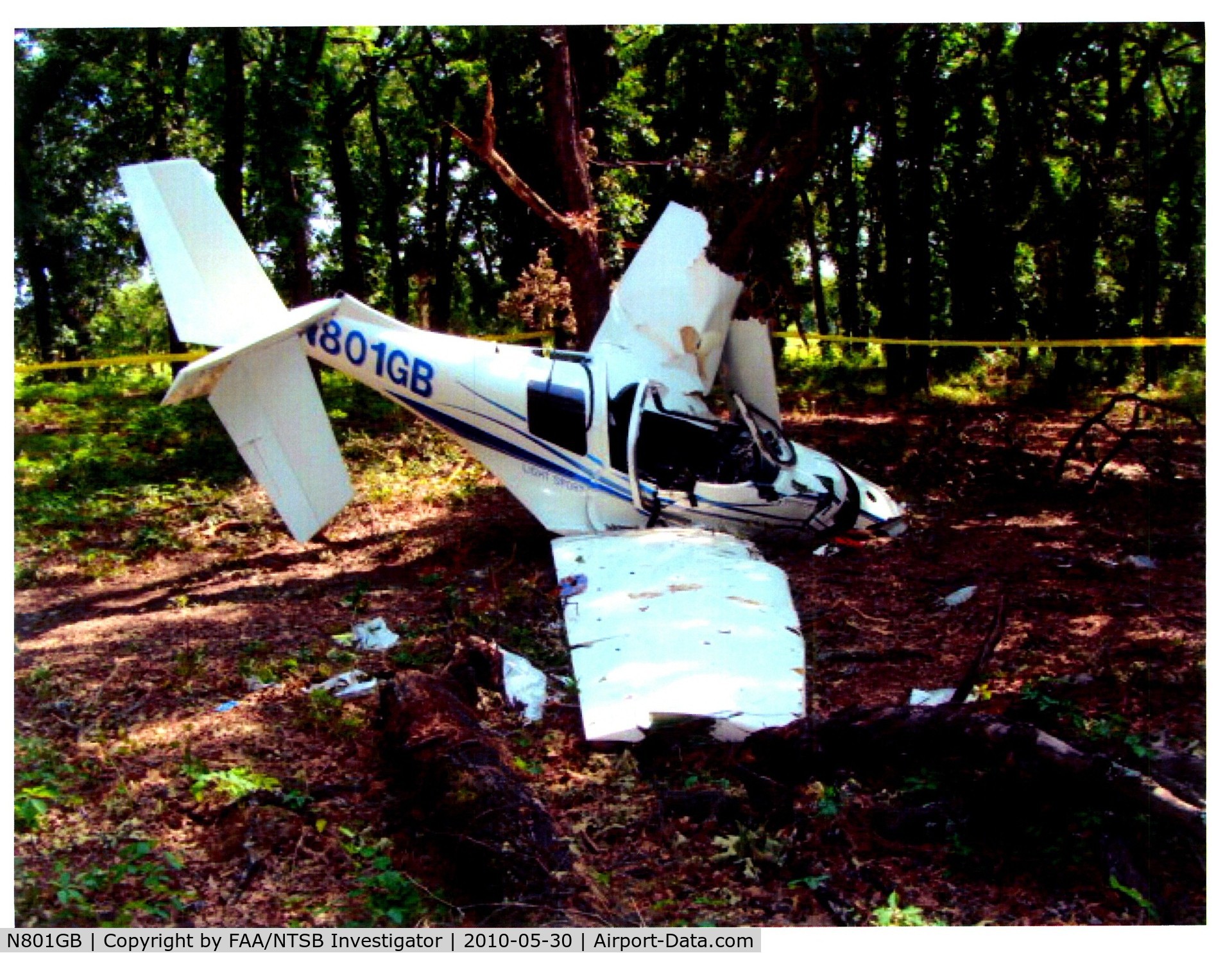 N801GB, 2007 Aveko VL-3 LSA C/N VL-3-012, Crash-scene photograph taken by the F.A.A.