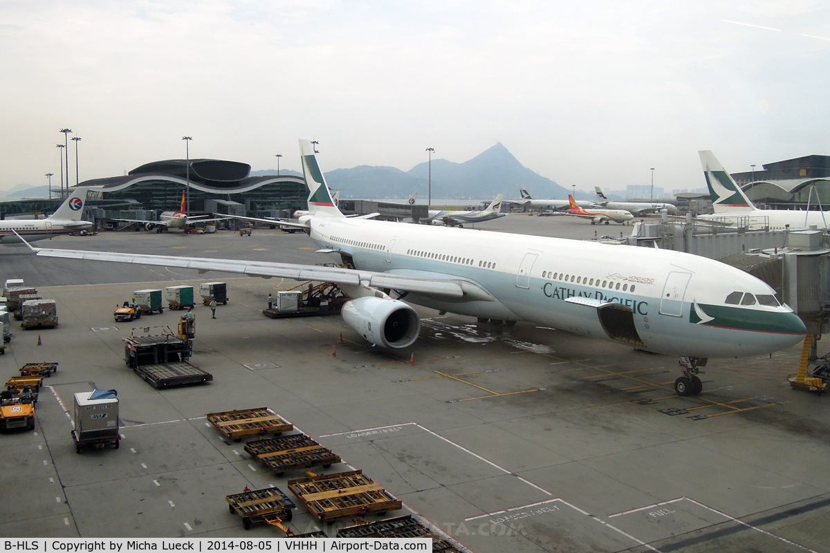 B-HLS, 2001 Airbus A330-343 C/N 423, At Hong Kong