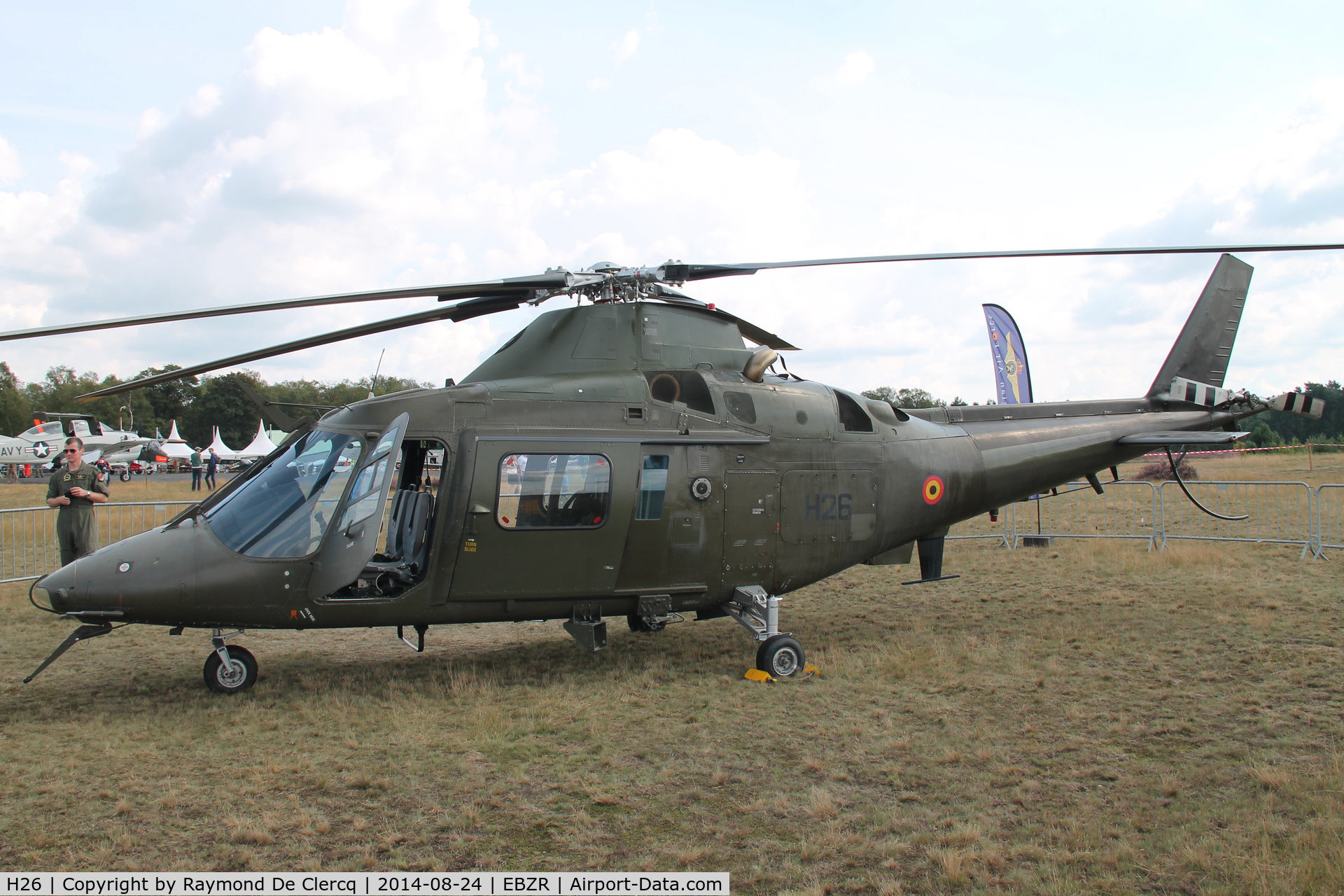 H26, Agusta A-109BA C/N 0326, Oostmalle Fly-inn, 24-8-2014.