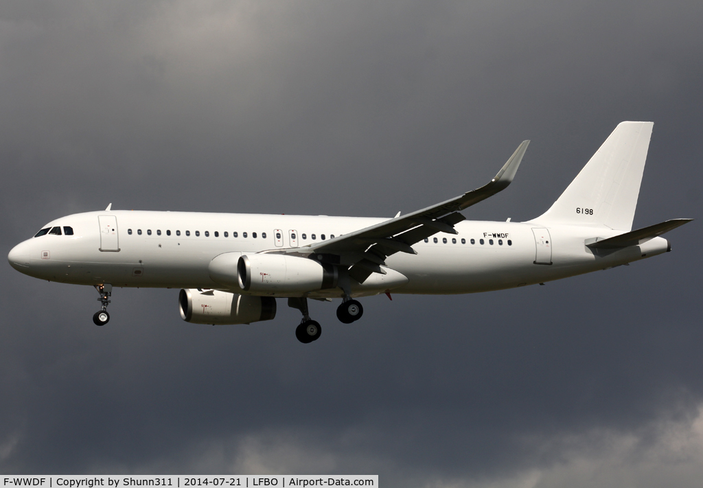 F-WWDF, 2014 Airbus A320-232 C/N 6198, C/n 6198 - For Capital Airlines