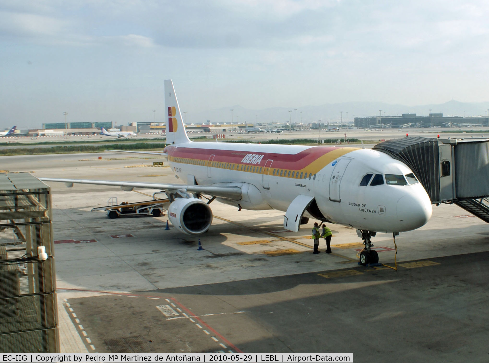 EC-IIG, 2001 Airbus A321-211 C/N 1554, Aeropuerto El Prat Barcelona