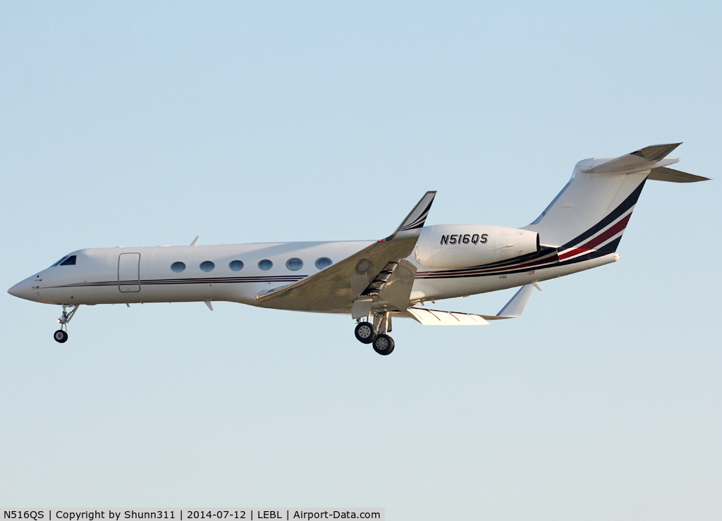 N516QS, 2001 Gulfstream Aerospace G-V C/N 658, Landing rwy 25R