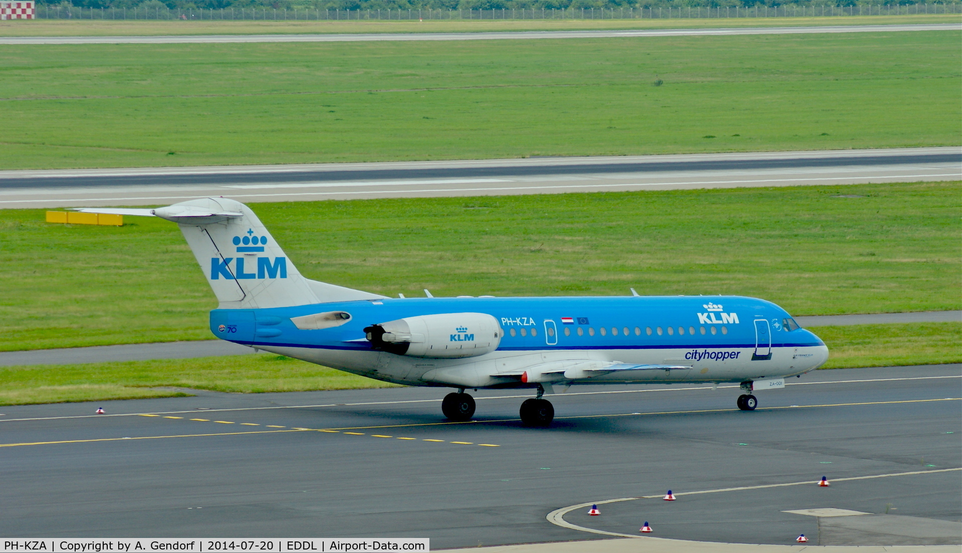 PH-KZA, 1996 Fokker 70 (F-28-070) C/N 11567, KLM Cityhopper, is here taxiing to RWY 23L at Düsseldorf Int'l(EDDL)