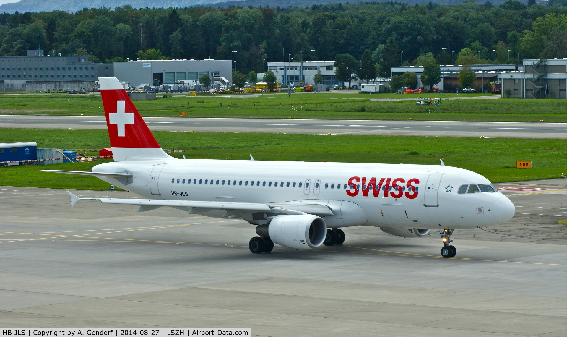 HB-JLS, 2012 Airbus A320-214 C/N 5069, Swiss, is here waiting for taxi clearence at Zürich-Kloten(LSZH)