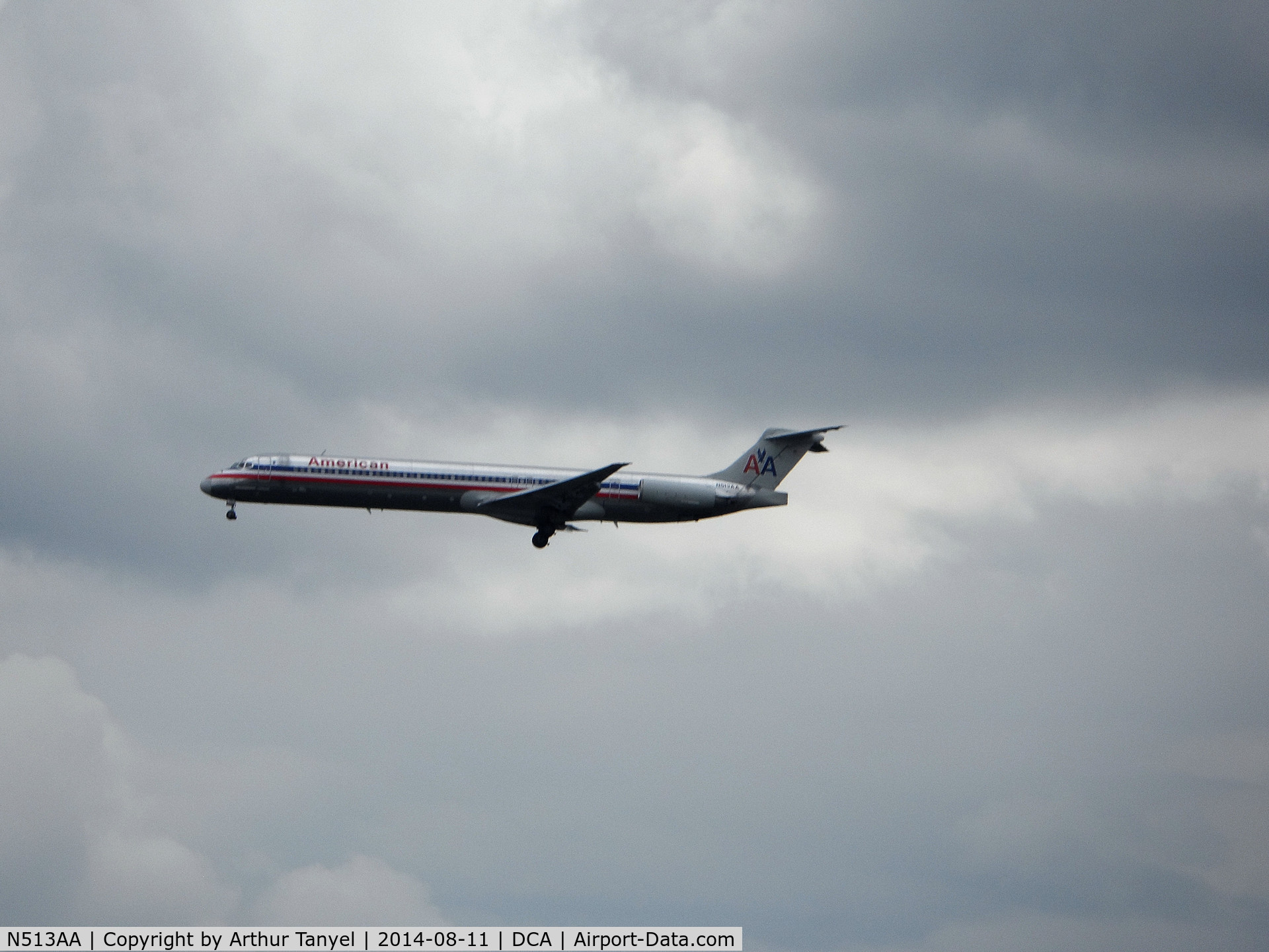 N513AA, 1990 McDonnell Douglas MD-82 (DC-9-82) C/N 49890, Landing @ DCA