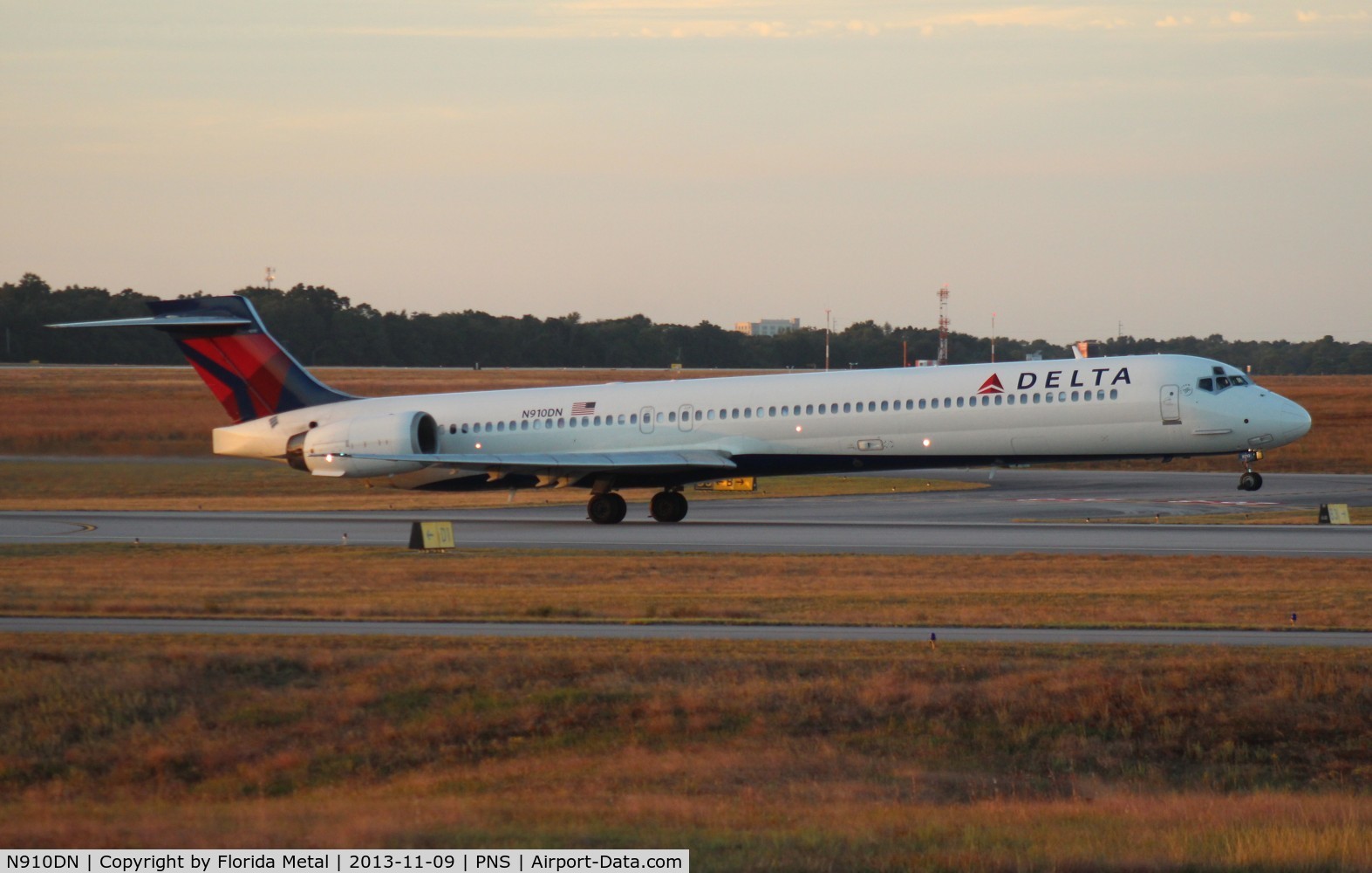 N910DN, 1995 McDonnell Douglas MD-90-30 C/N 53390, Delta MD-90