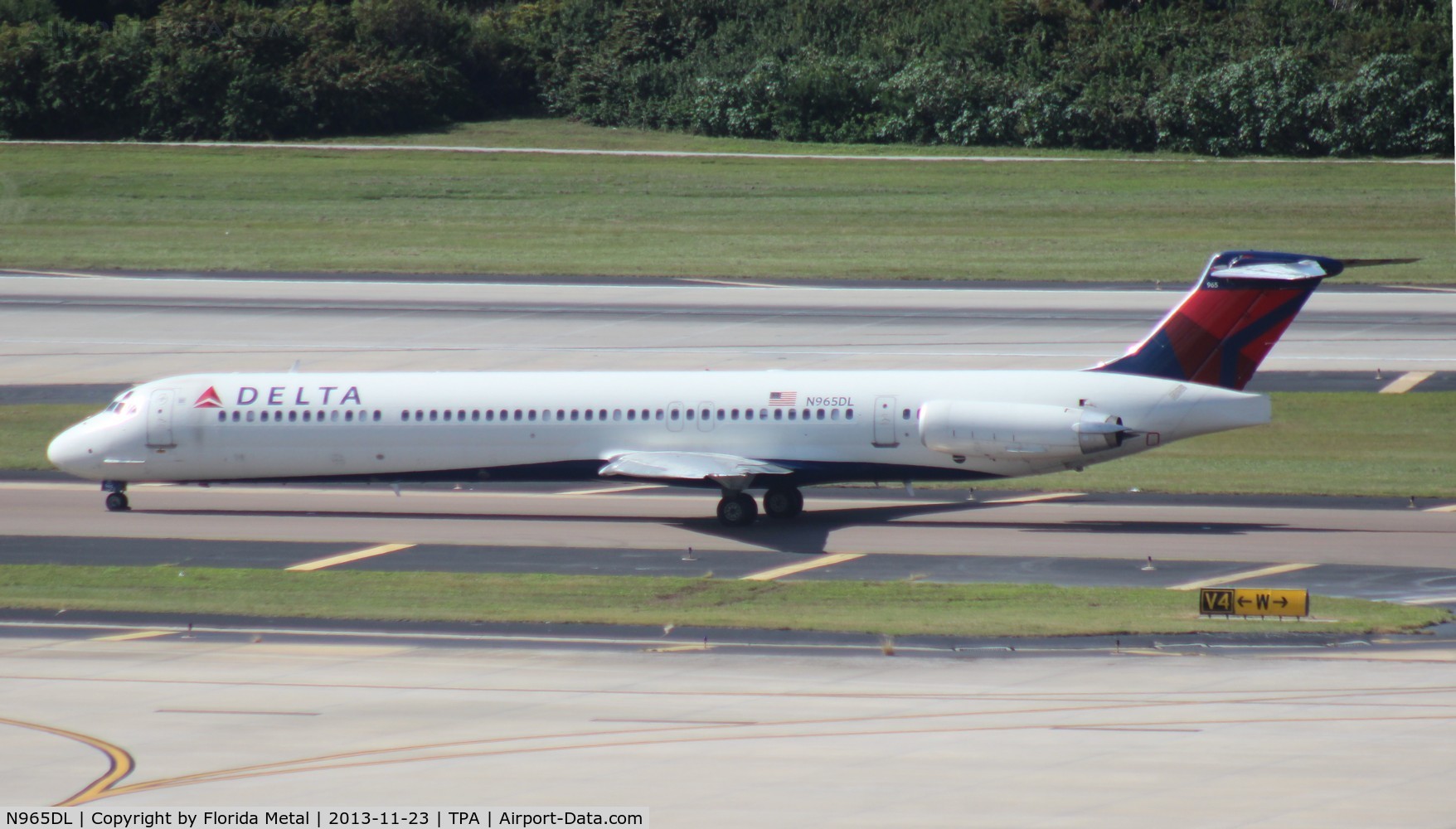N965DL, 1990 McDonnell Douglas MD-88 C/N 49984, Delta MD-88