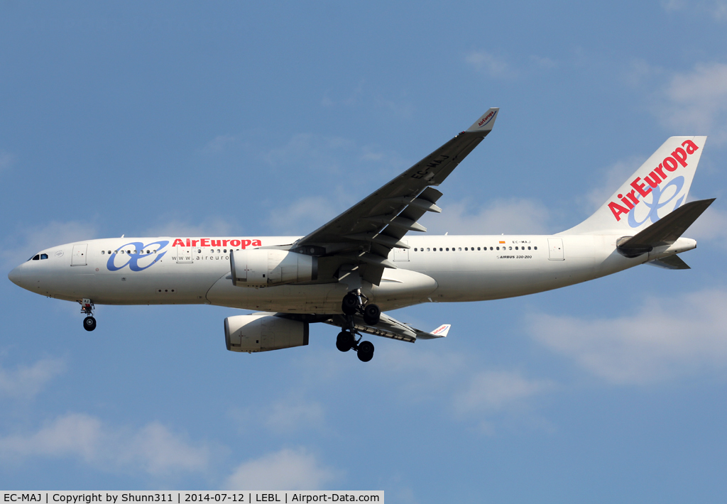 EC-MAJ, 2009 Airbus A330-243 C/N 992, Landing rwy 07L