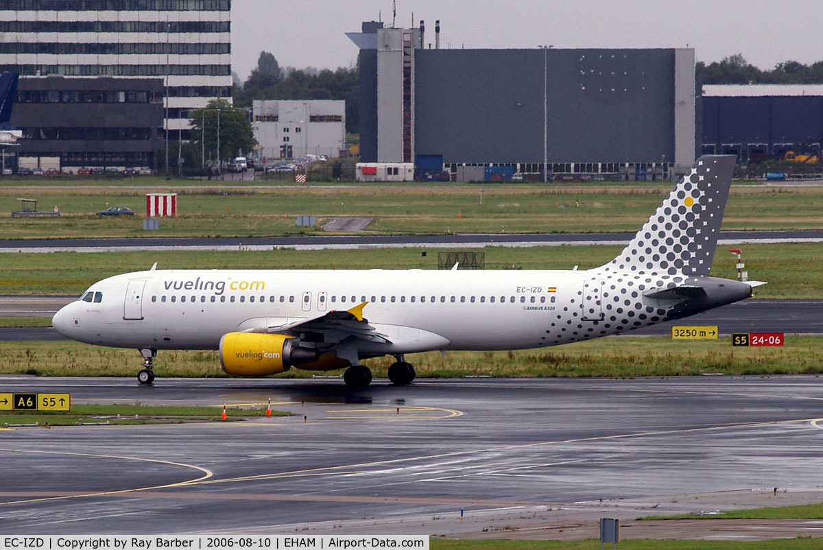 EC-IZD, 2004 Airbus A320-214 C/N 2207, Airbus A320-214 [2207] (Vueling Airlines) Amsterdam-Schiphol~PH 10/08/2006