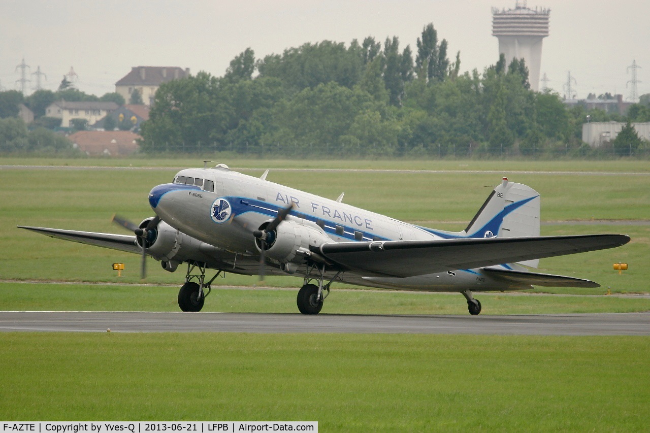 F-AZTE, 1943 Douglas C-47A-1-DL  Skytrain C/N 9172, Douglas C-47A Skytrain, Takes off Rwy 21, Paris-Le Bourget Air Show 2013