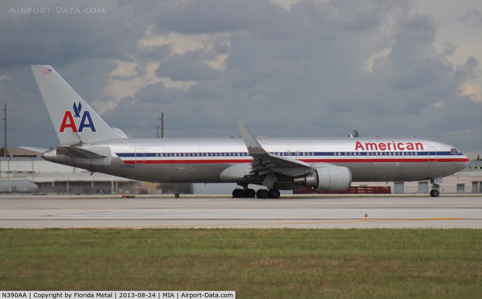 N390AA, 1995 Boeing 767-323 C/N 27450, American 767-300