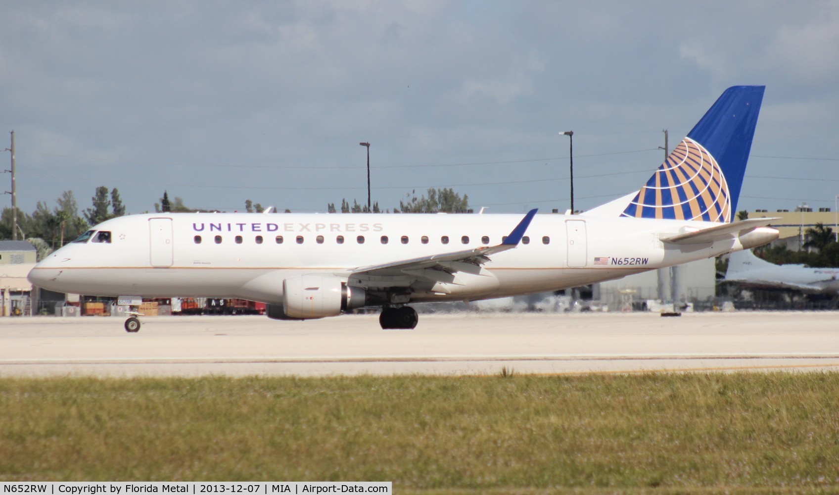 N652RW, 2005 Embraer 170SE (ERJ-170-100SE) C/N 17000075, United Express E170