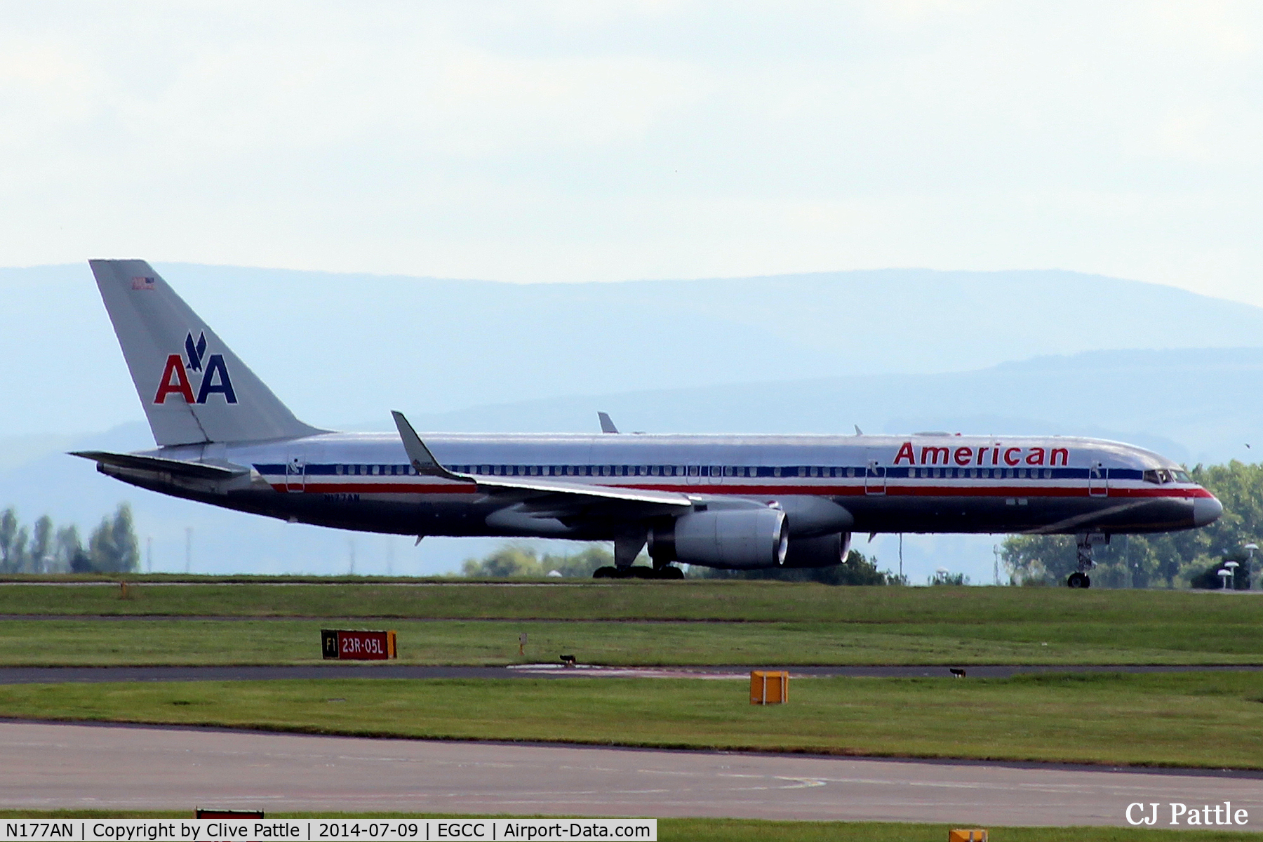 N177AN, 2002 Boeing 757-223 C/N 32396, Manchester action