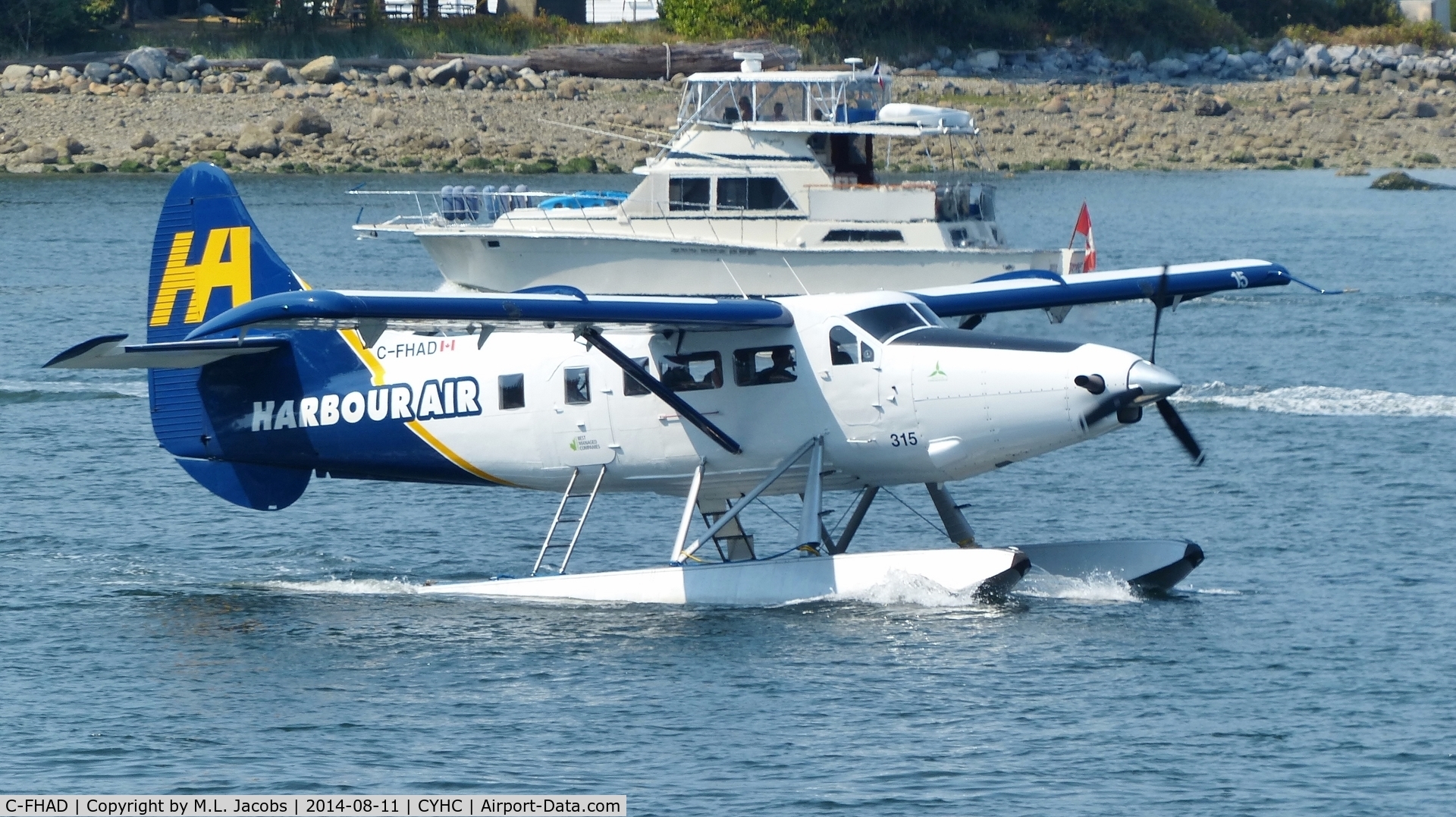C-FHAD, 1956 De Havilland Canada DHC-3T Vazar Turbine Otter Otter C/N 119, Harbour Air #315 taxiing for takeoff from Coal Harbour.