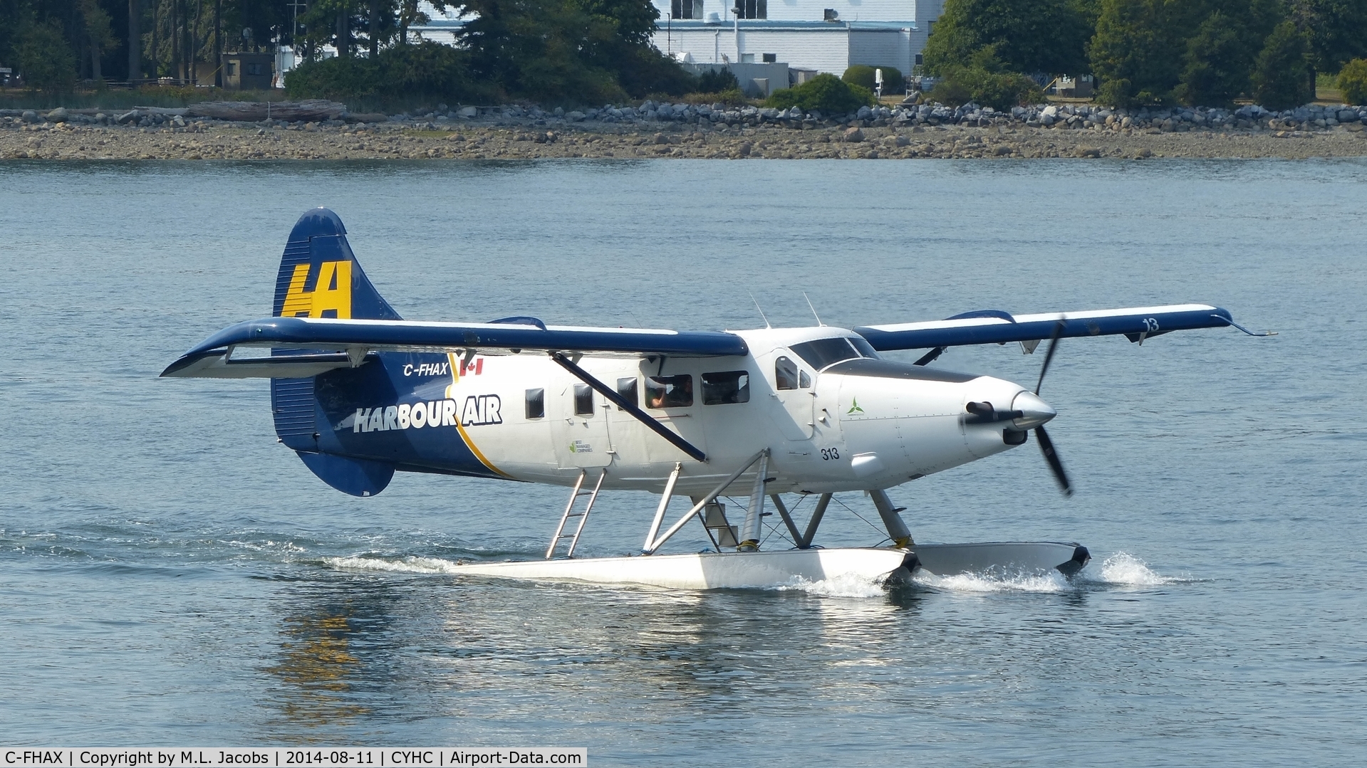 C-FHAX, 1959 De Havilland Canada DHC-3T Vazar Turbine Otter Otter C/N 339, Harbour Air #313 taxiing for takeoff in Coal Harbour.