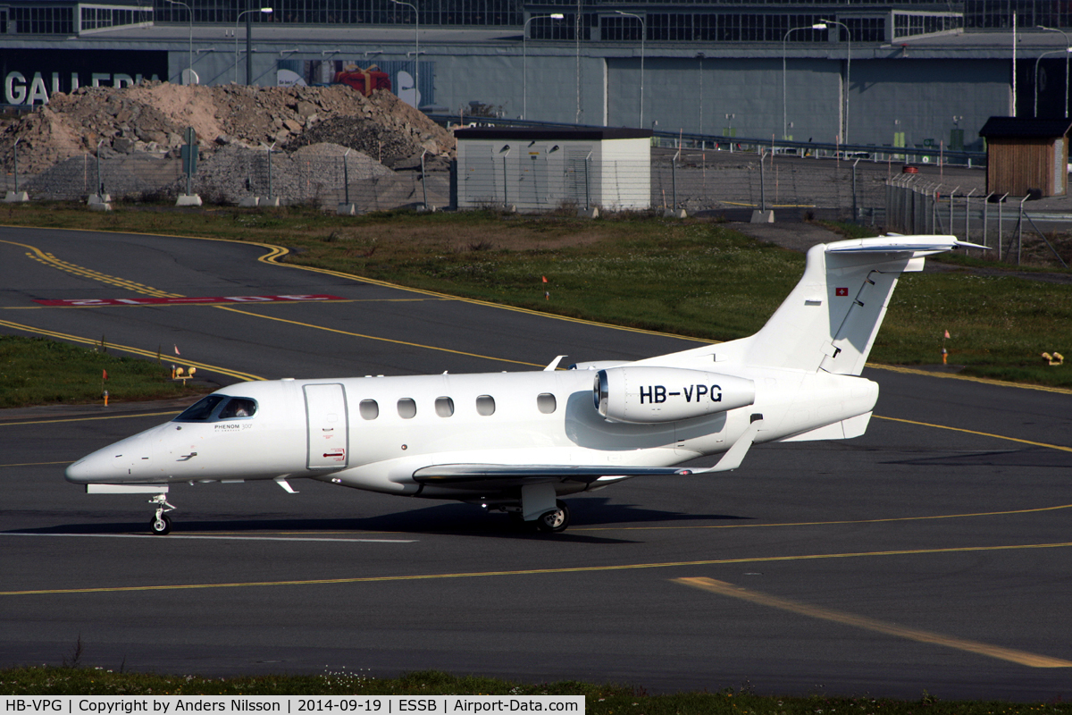 HB-VPG, 2011 Embraer EMB-505 Phenom 300 C/N 50500068, Lining up runway 30.
