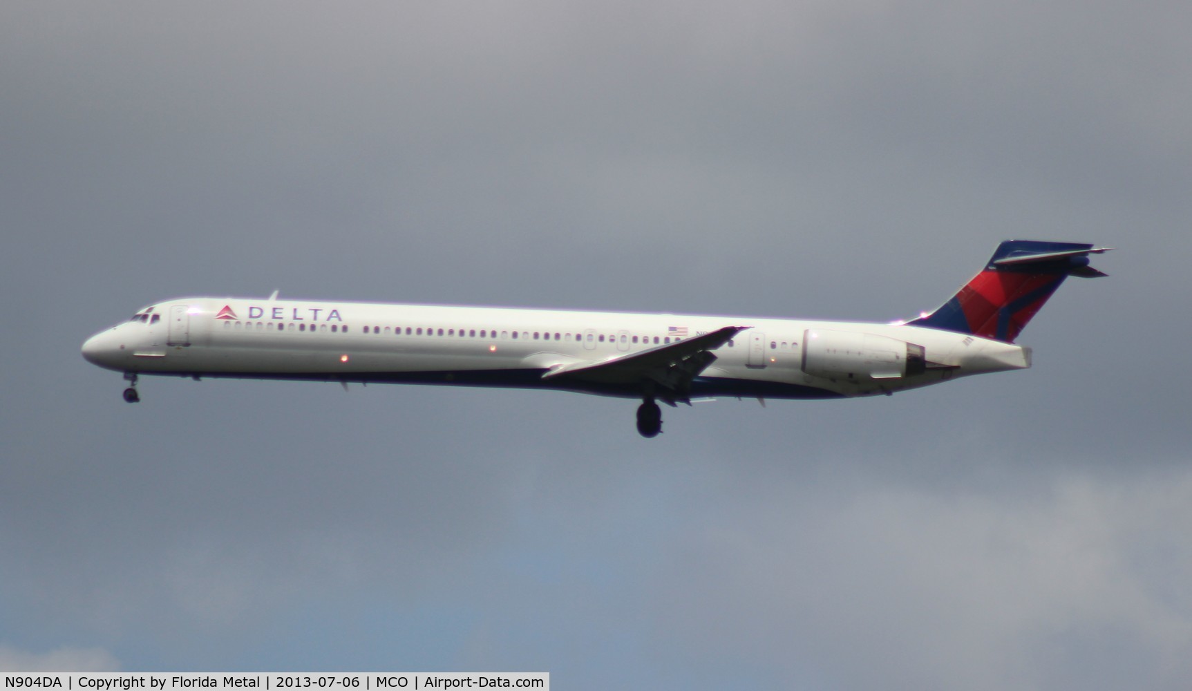 N904DA, 1995 McDonnell Douglas MD-90-30 C/N 53384, Delta MD-90