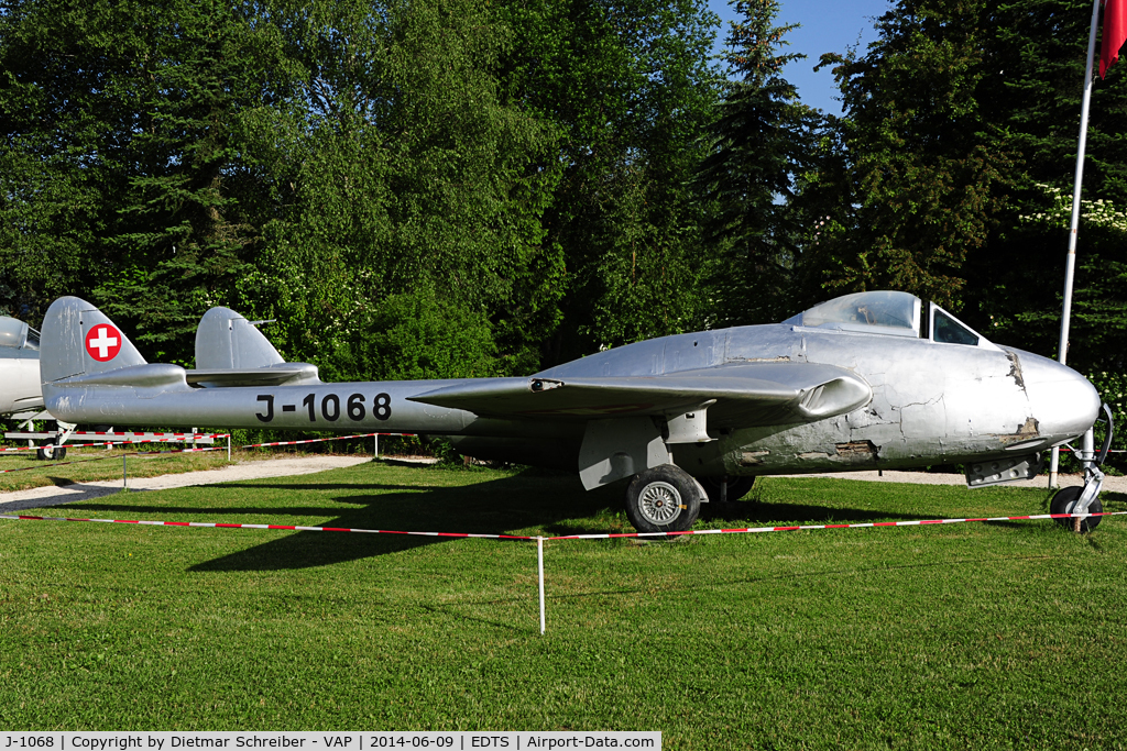 J-1068, De Havilland (FFA) Vampire FB.6 (DH-100) C/N 979, Vampire