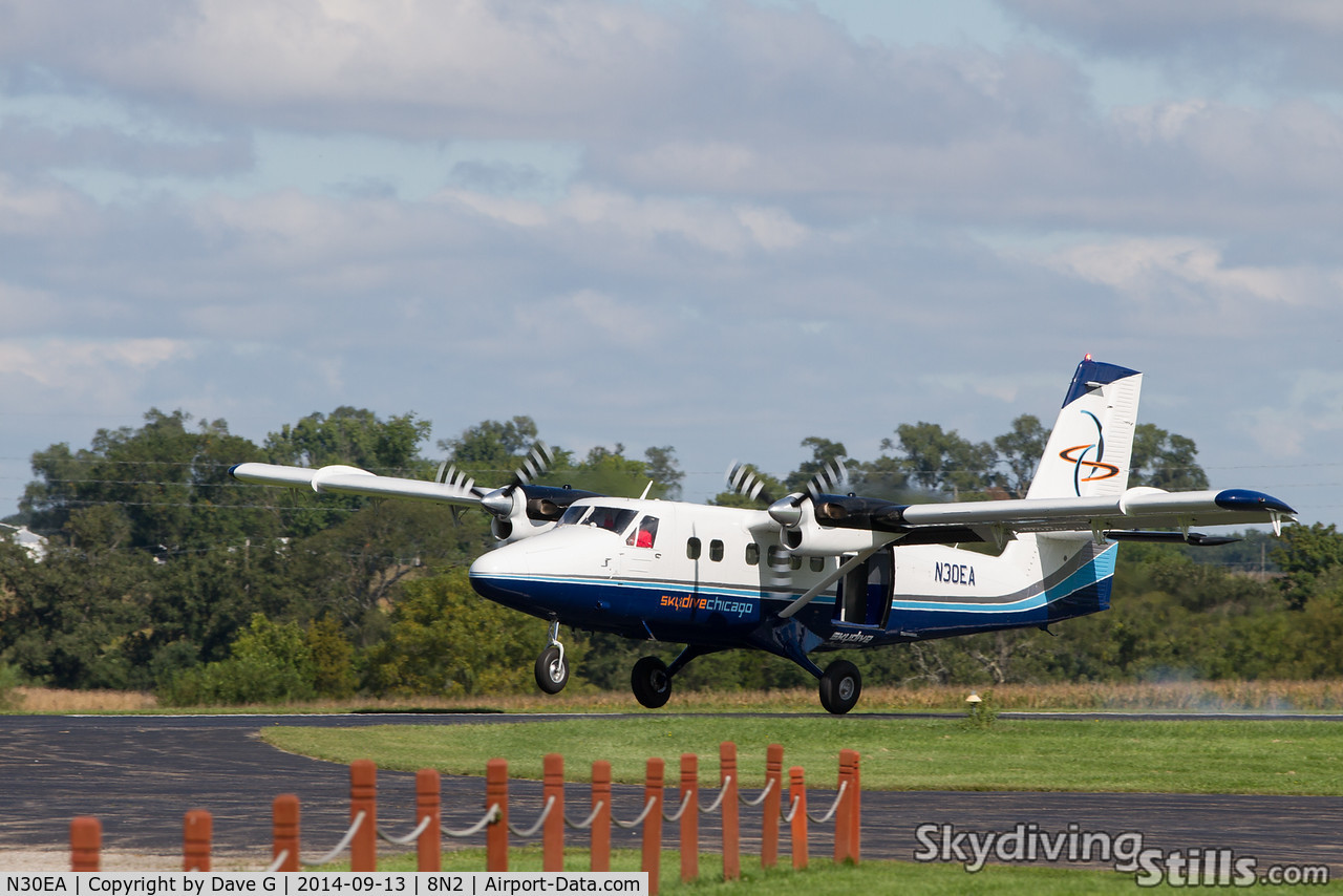 N30EA, 1968 De Havilland Canada DHC-6-200 Twin Otter C/N 191, Touching down at Skydive Chicago