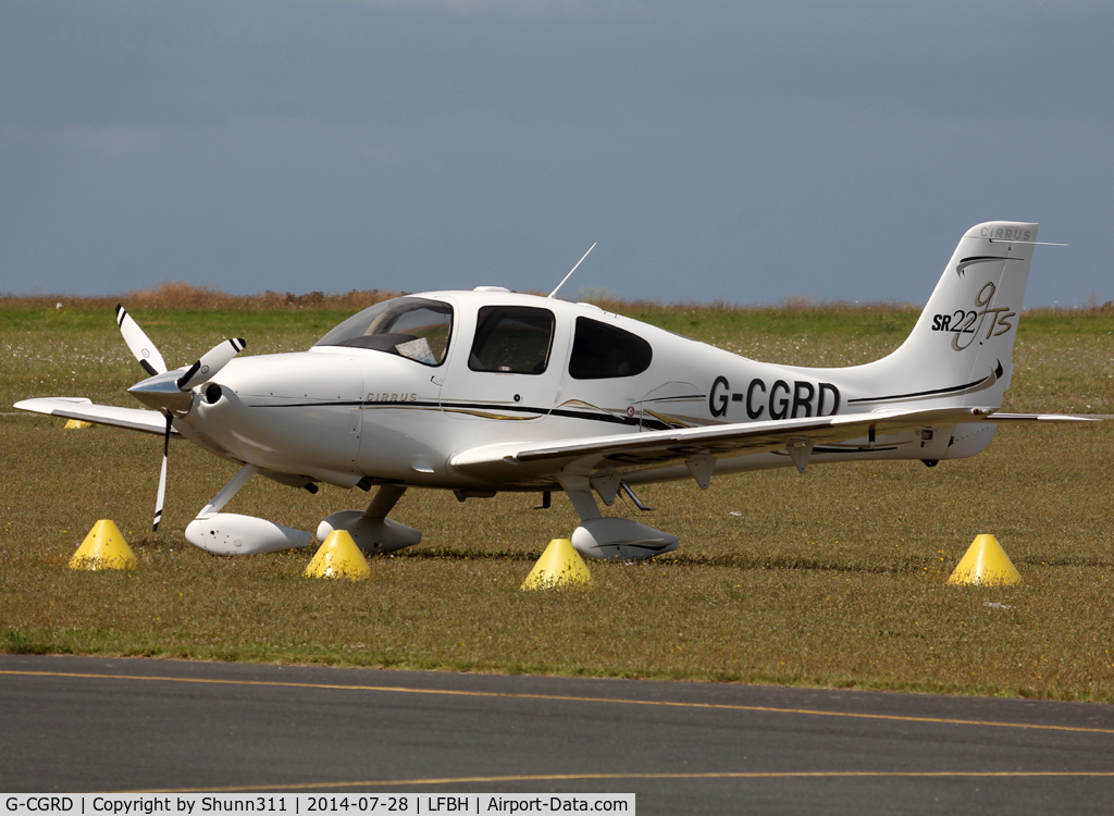 G-CGRD, 2006 Cirrus SR22 GTS C/N 2234, Parked in the grass...