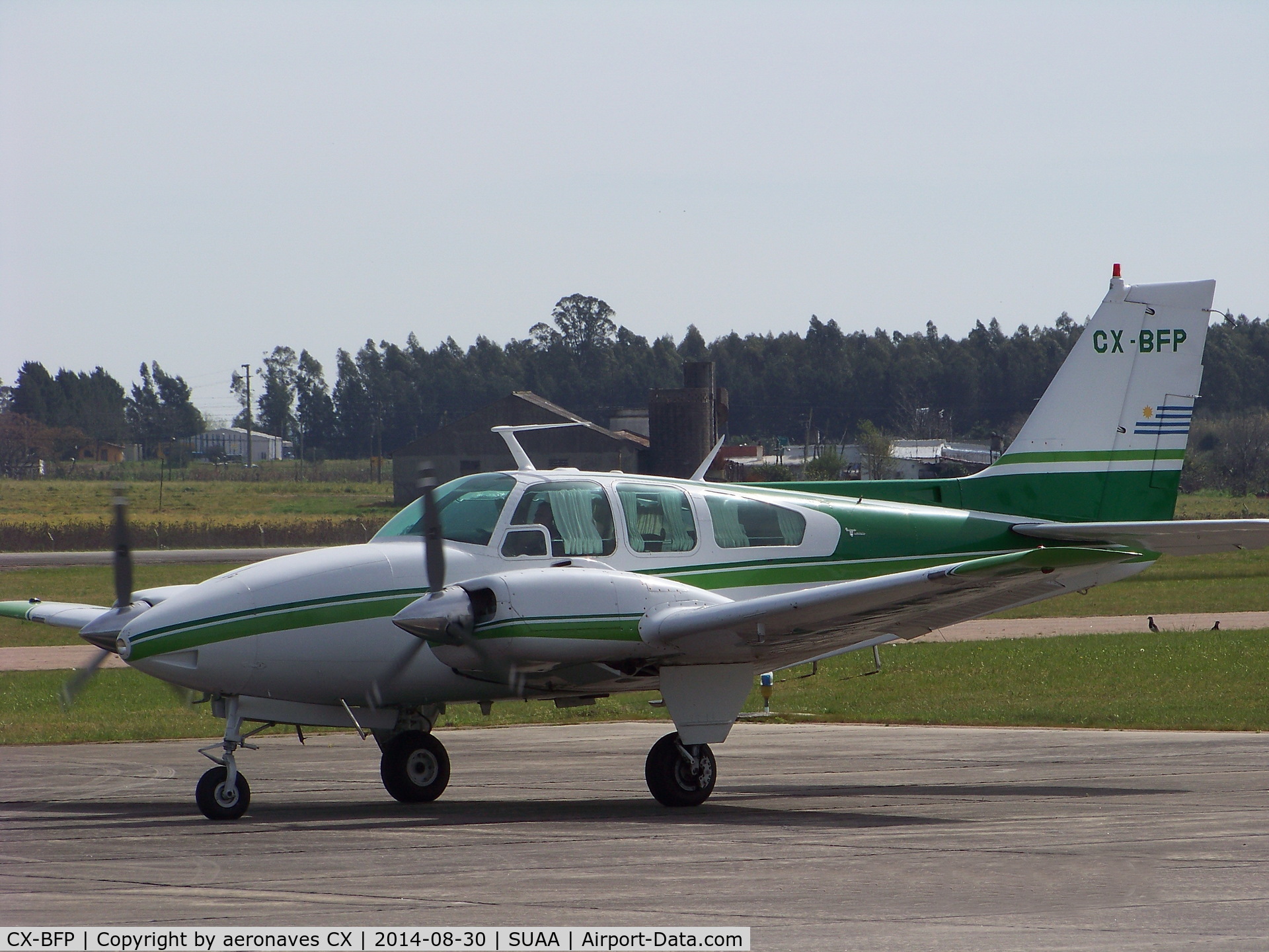 CX-BFP, Beech C55 Baron (95-C55) C/N TE-316, Visto en plataforma Aeropuerto Angel S. Adami