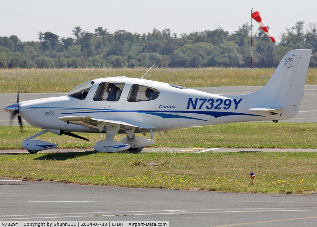 N7329Y, 2004 Cirrus SR20 C/N 1394, Taxiing for departure...